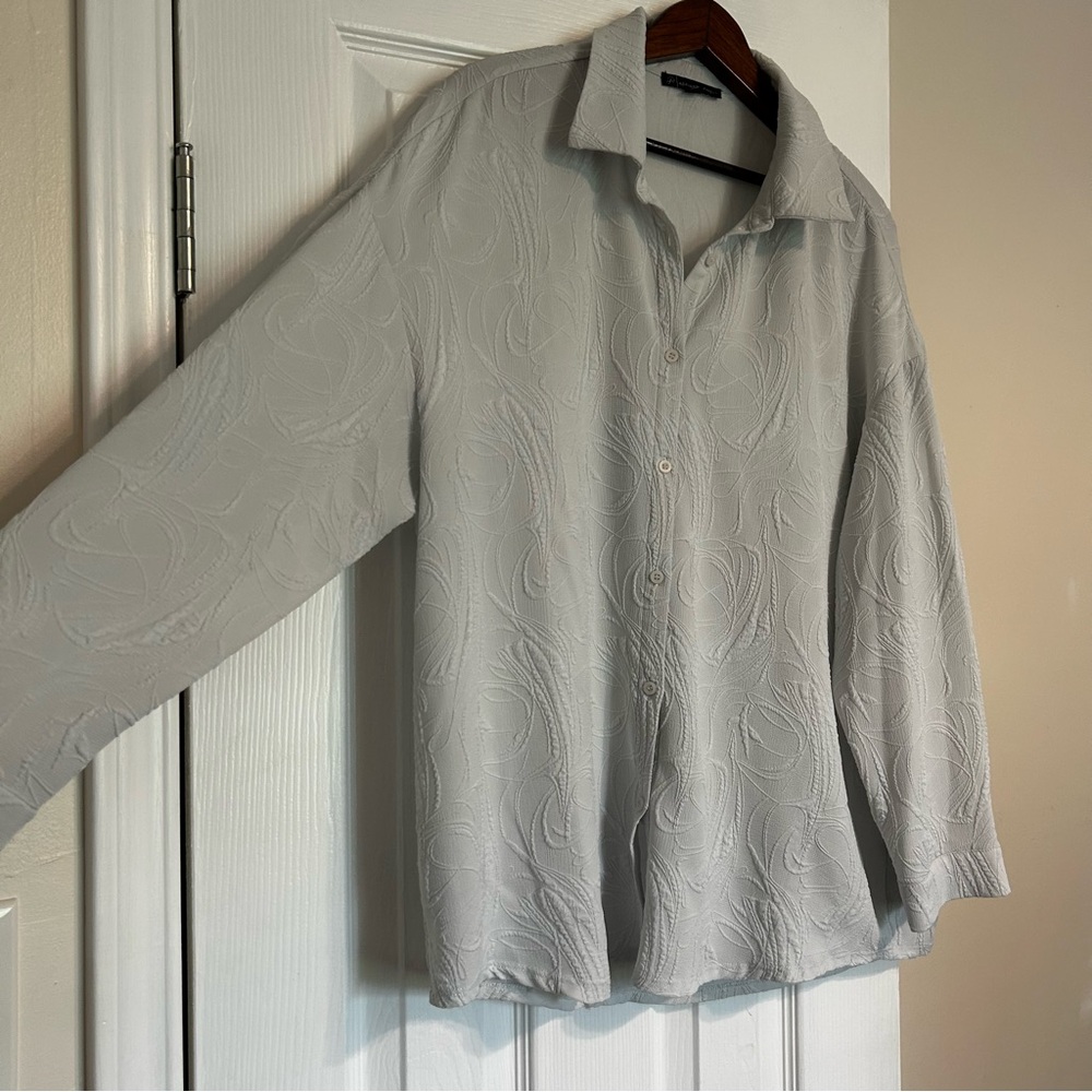 Adriana‎ Papelle Women’s Boyfriend Button Down Blouse Large Light Gray Blue 3/4